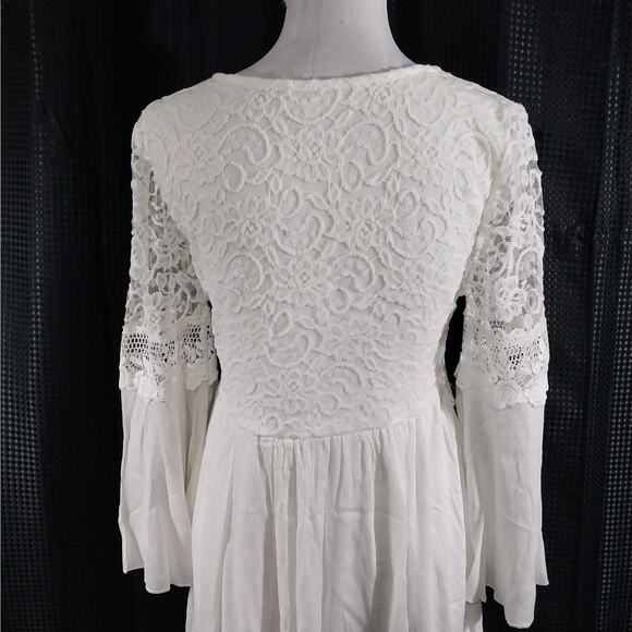 NWOT! EASEL! PUREST WHITE PRINCESS CUT, BELL SLEEVE, LACE BODICE DRESS! SZ L - Picture 8 of 12
